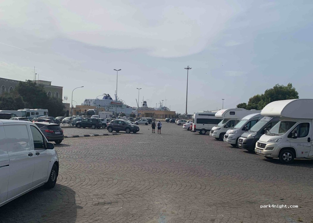 (70123) Bari - Piazzale Colombo Cristoforo — foto 3