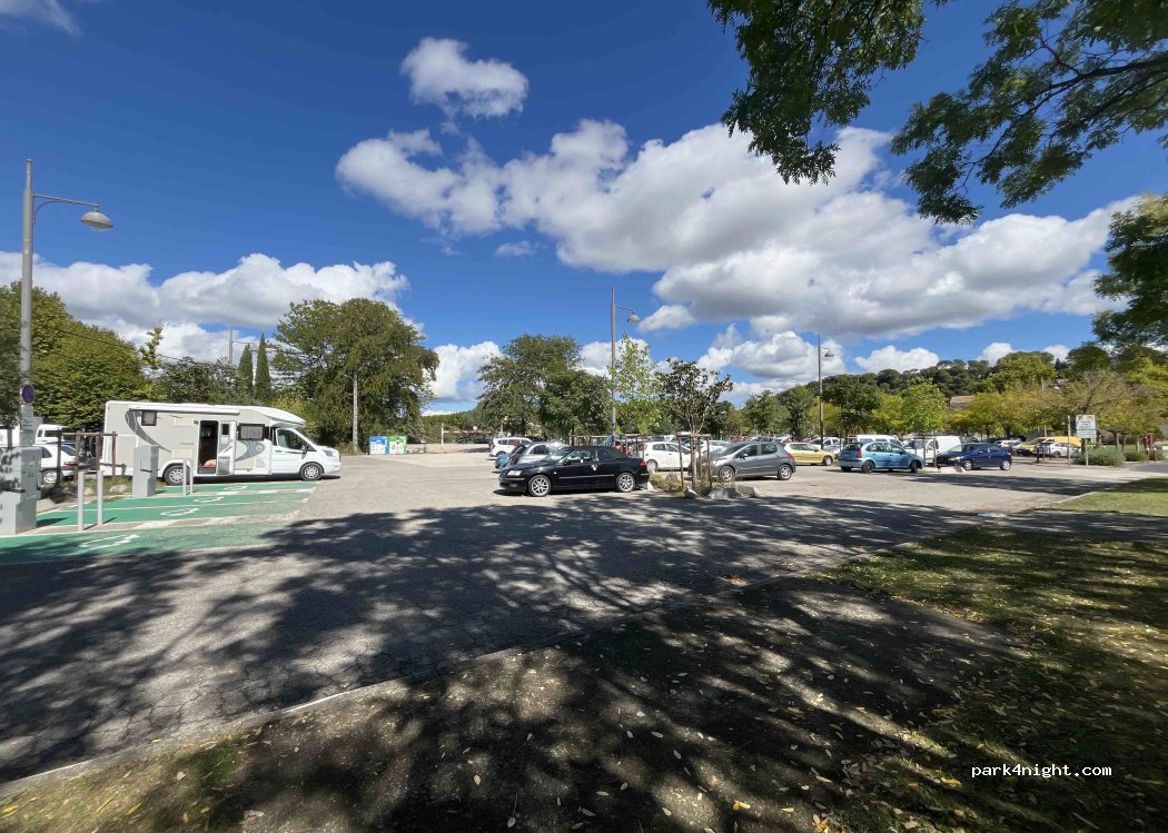 (30250) Sommières - Place des Aires — foto 2