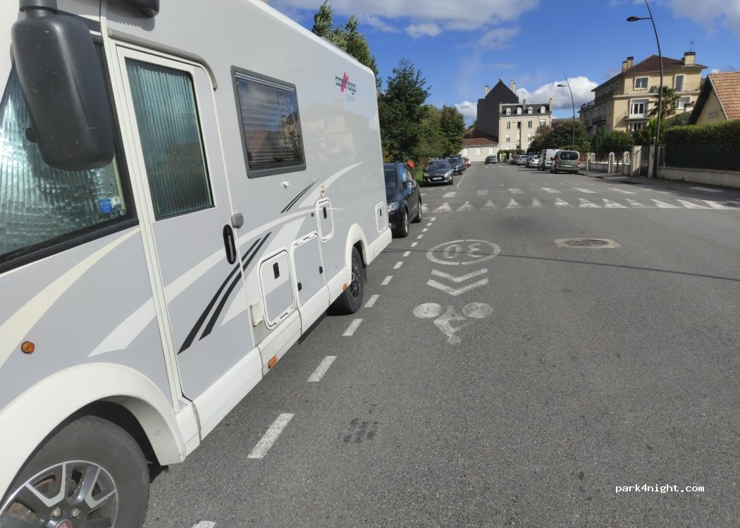 (64110) Jurançon - Rue Amédée Roussille — foto 3