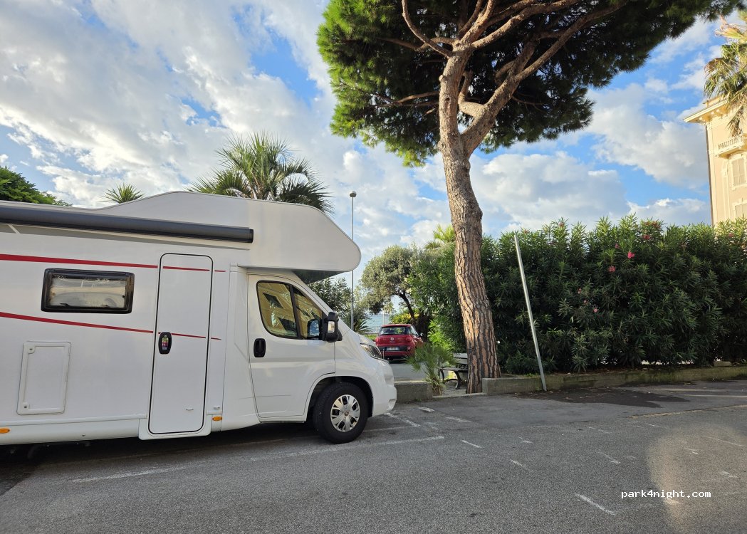 (17019) Varazze - Via Bruzzone — foto
