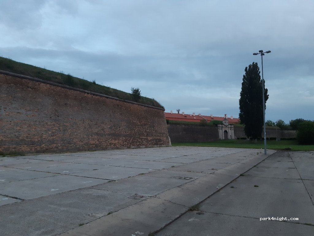 (945 01) Komárno - 5 Hradná — foto 2