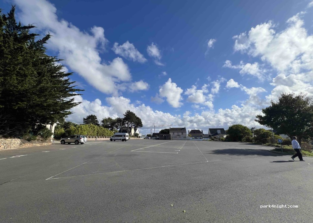 (22700) Perros-Guirec - Place du Marché — foto