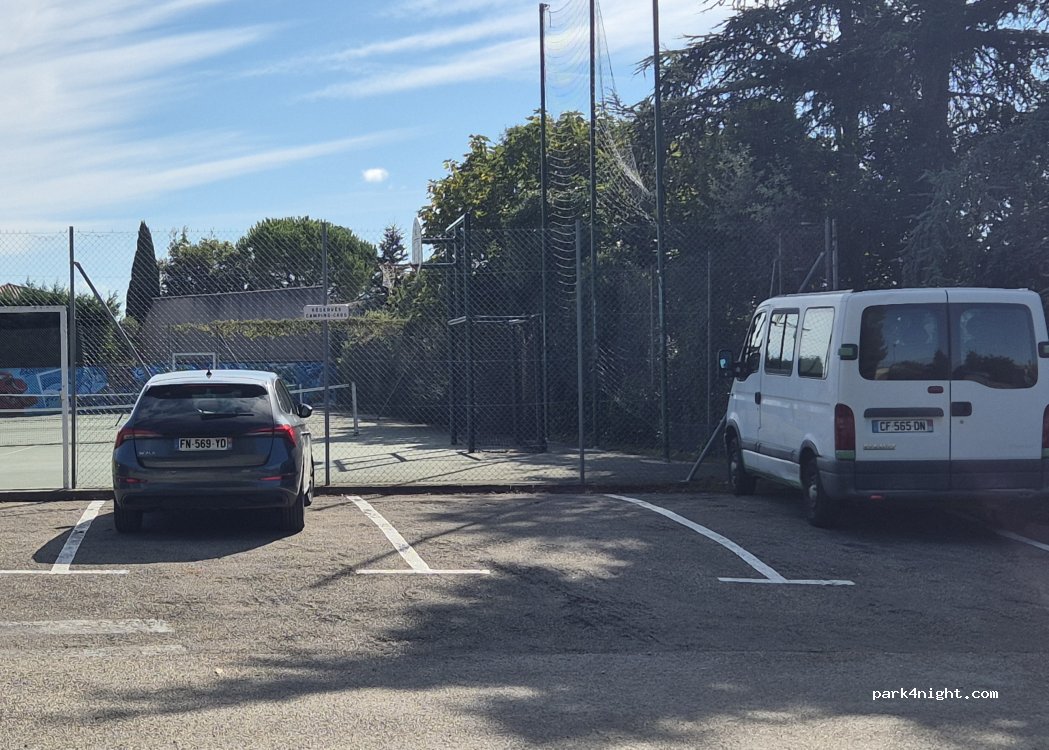 (30700) Sanilhac-Sagriès - Avenue du Stade — foto