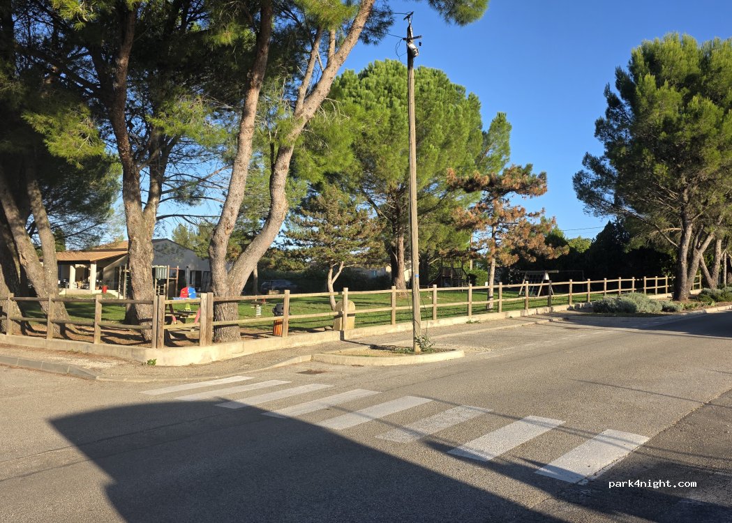 (30700) Sanilhac-Sagriès - Avenue du Stade — foto 3