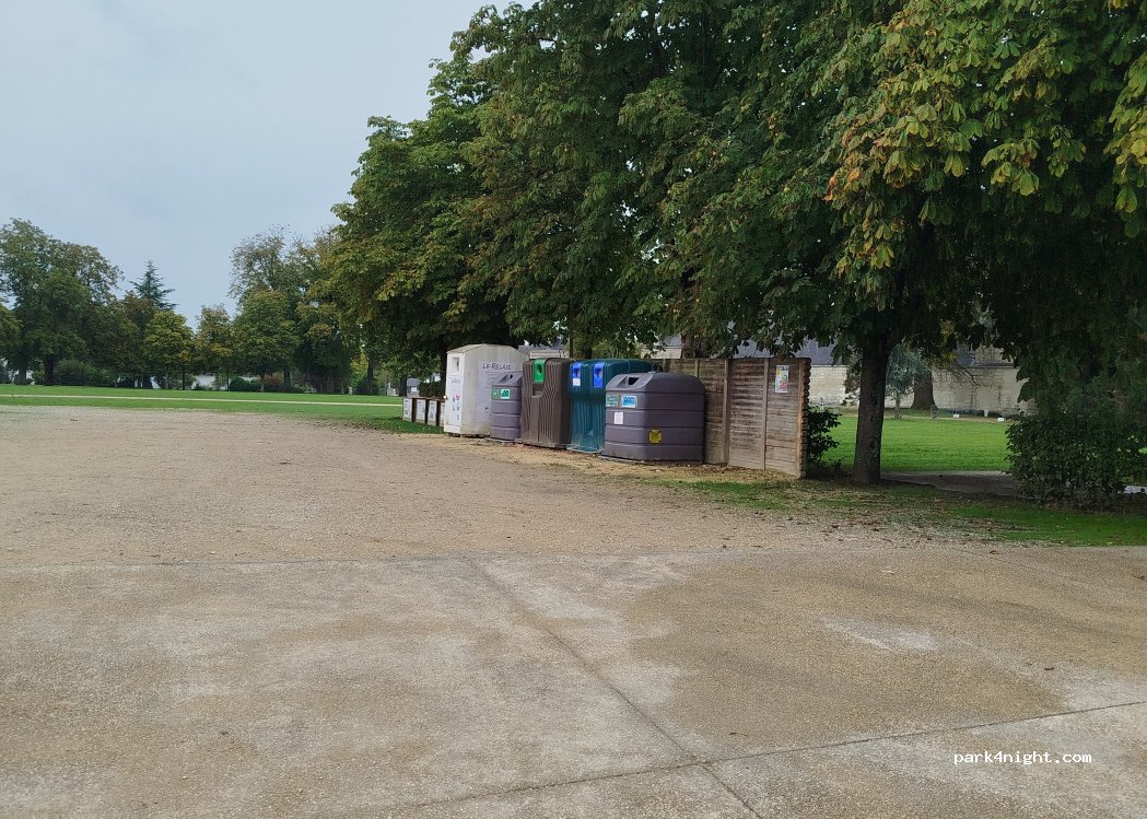 (86140) Scorbé-Clairvaux - Place Etienne Chérade de Montbro — foto 2