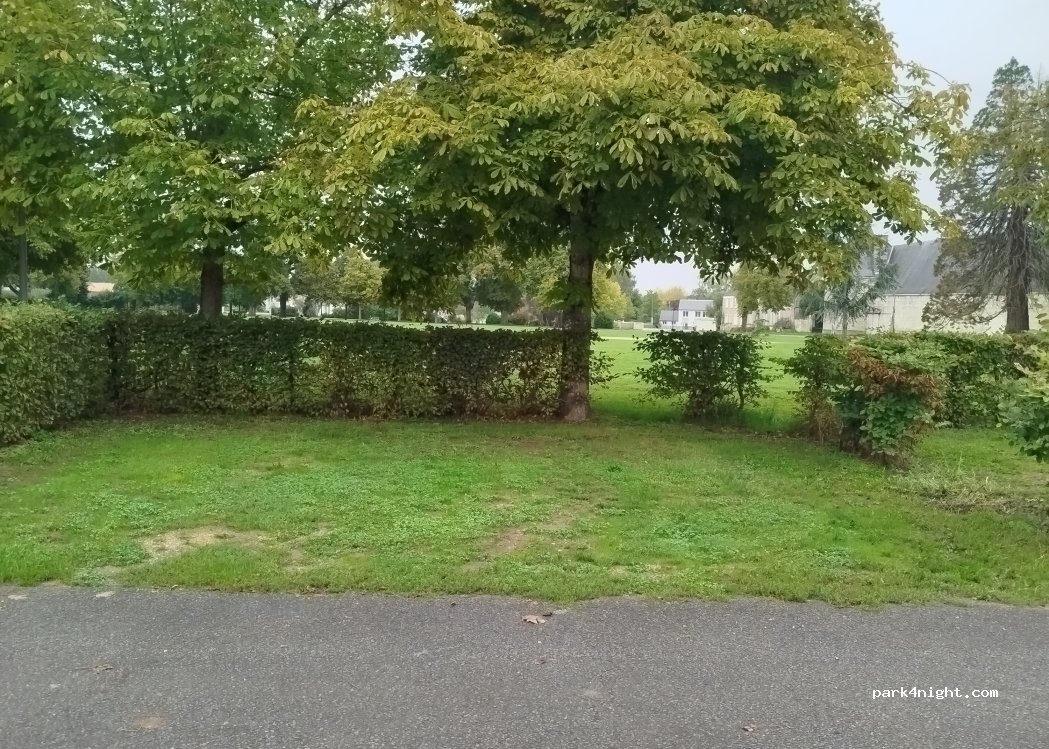 (86140) Scorbé-Clairvaux - Place Etienne Chérade de Montbro — foto 5