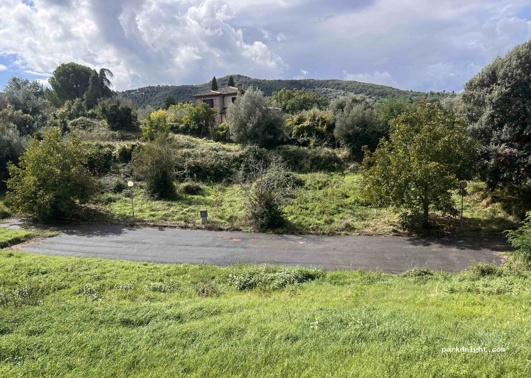 (06060) Paciano - Unnamed Road — foto