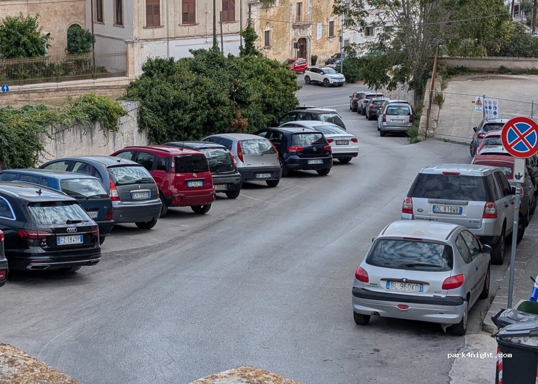 (72017) Ostuni - Via F. Vitale — foto