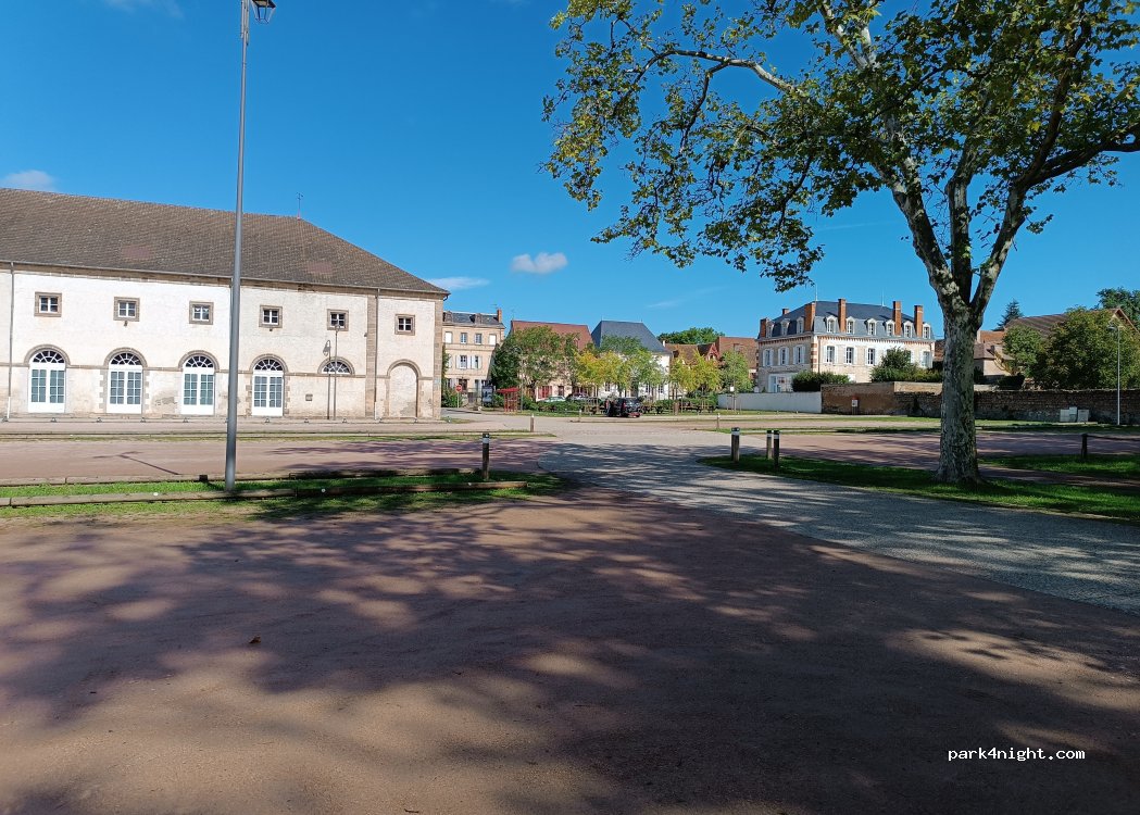 (03120) Lapalisse - Boulevard Jean Jaurès — foto 2