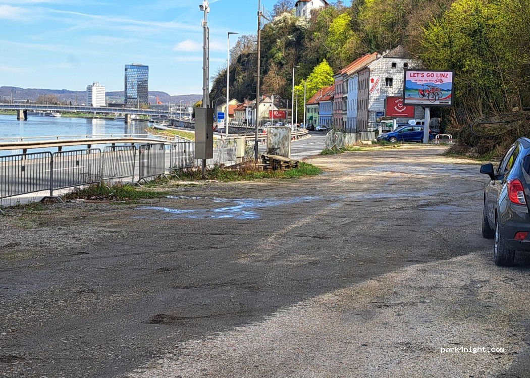 (4020) Linz - Obere Donaulände — foto