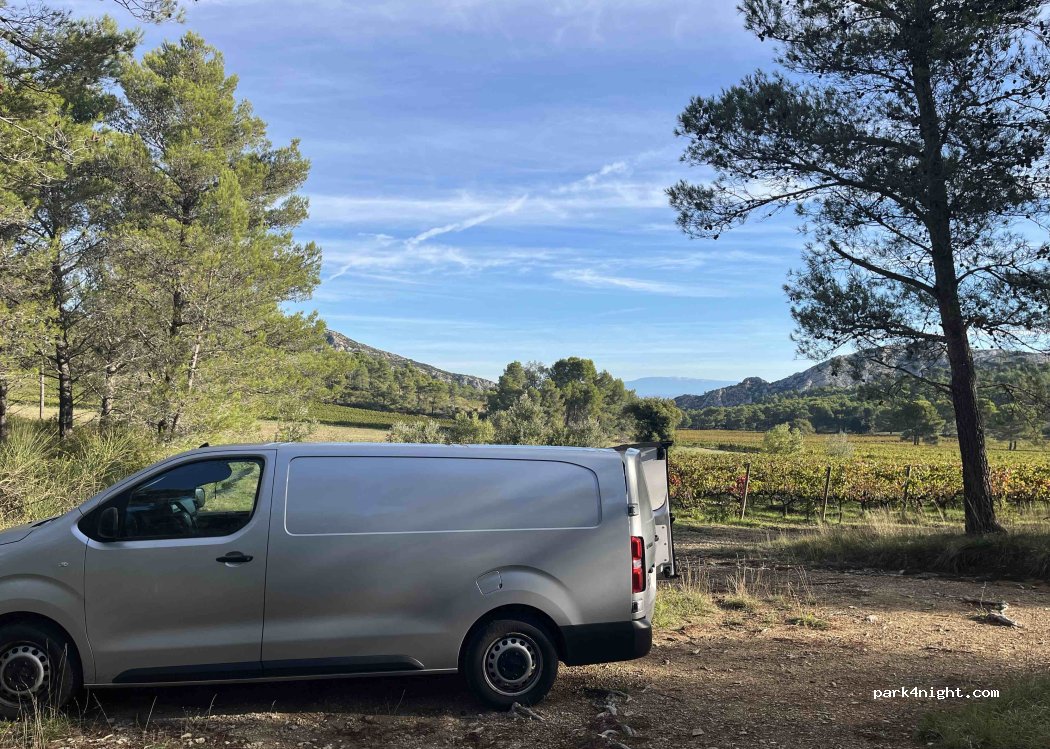 (13890) Mouriès - D 24 — foto 2