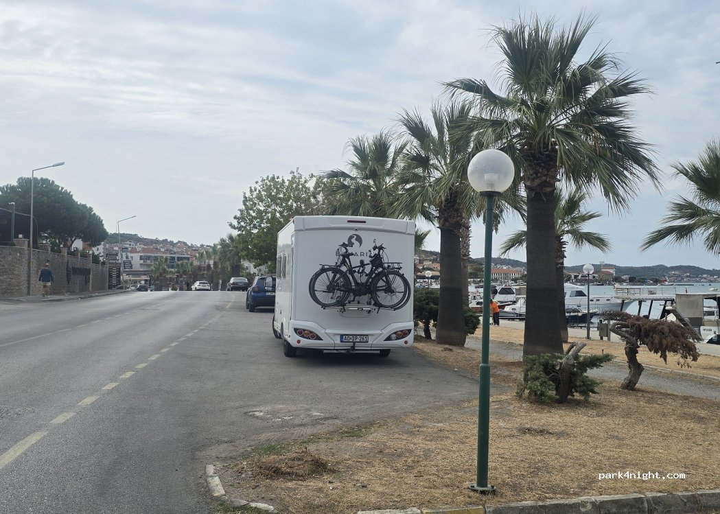 (10400) Ayvalık - Yunus Emre Caddesi — foto