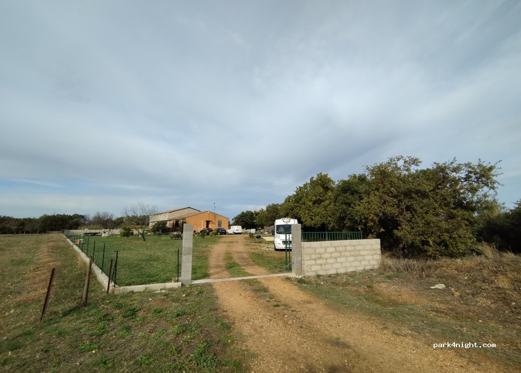 (30600) Vauvert - Chemin Vieux de Saint-Gilles — foto 2