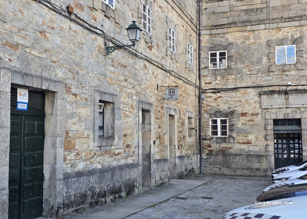 (ES-15705) Santiago de Compostela - Rúa da Trindade, 12 — foto