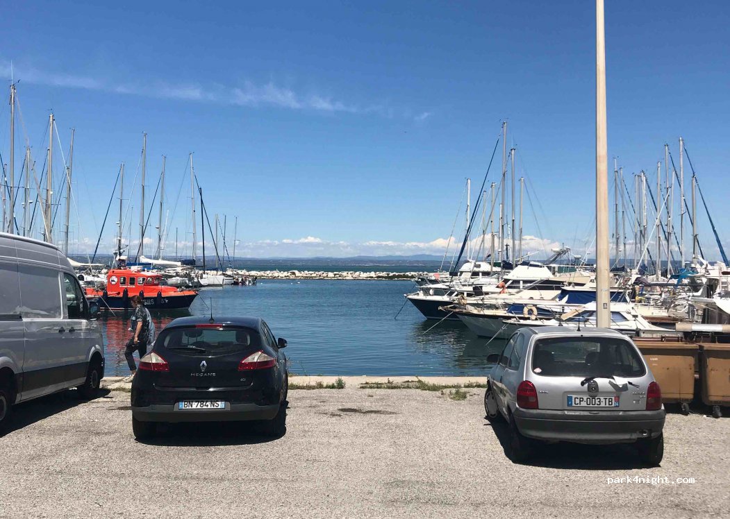 (13500) Martigues - 1-7 Quai Sainte-Anne — foto 2