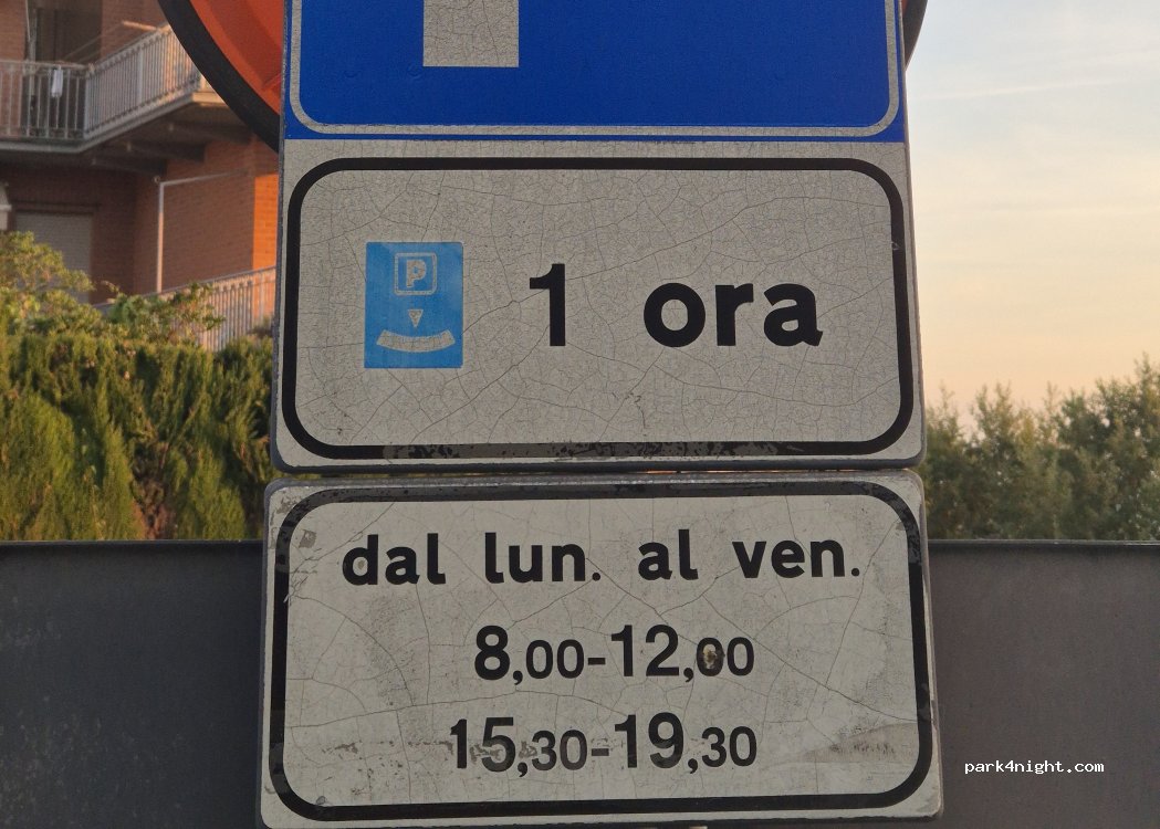 (12064) La Morra - Piazza Martiri — foto 2