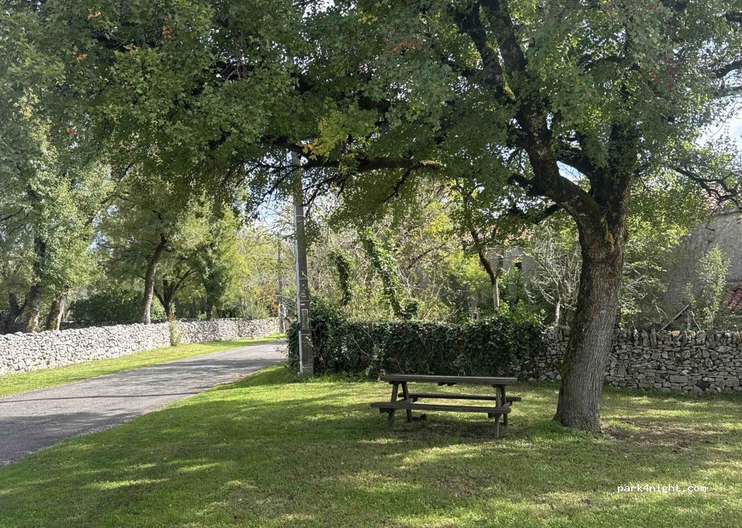 (46260) Limogne-en-Quercy - Rue du Foirail — foto