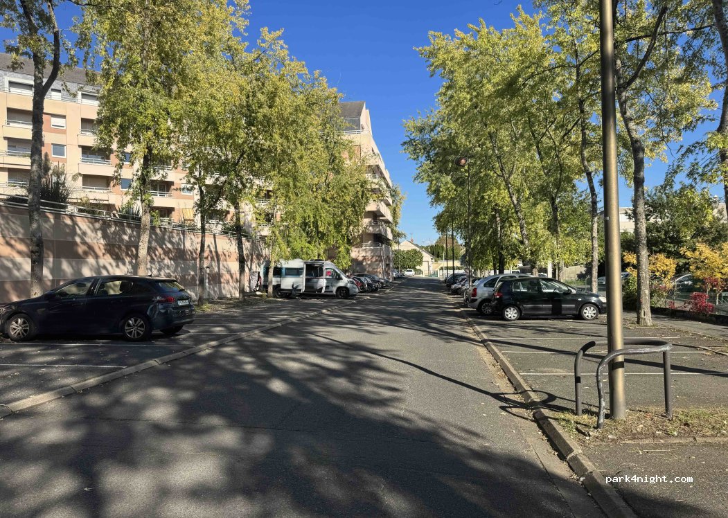 (45000) Orléans - Rue des Charrières — foto