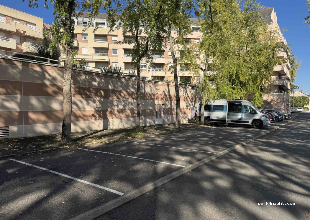 (45000) Orléans - Rue des Charrières — foto 2