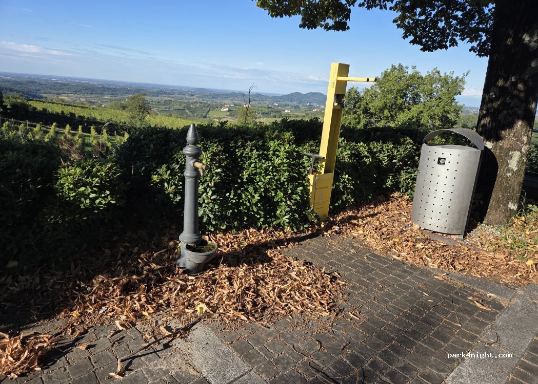 (34070) San Floriano del Collio / Števerjan - Piazza Sant'Anna — foto