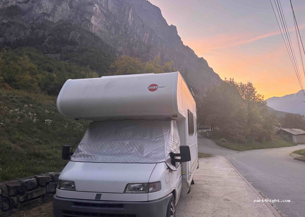 (73870) Saint-Julien-Mont-Denis - Route de Serpolière — foto 2