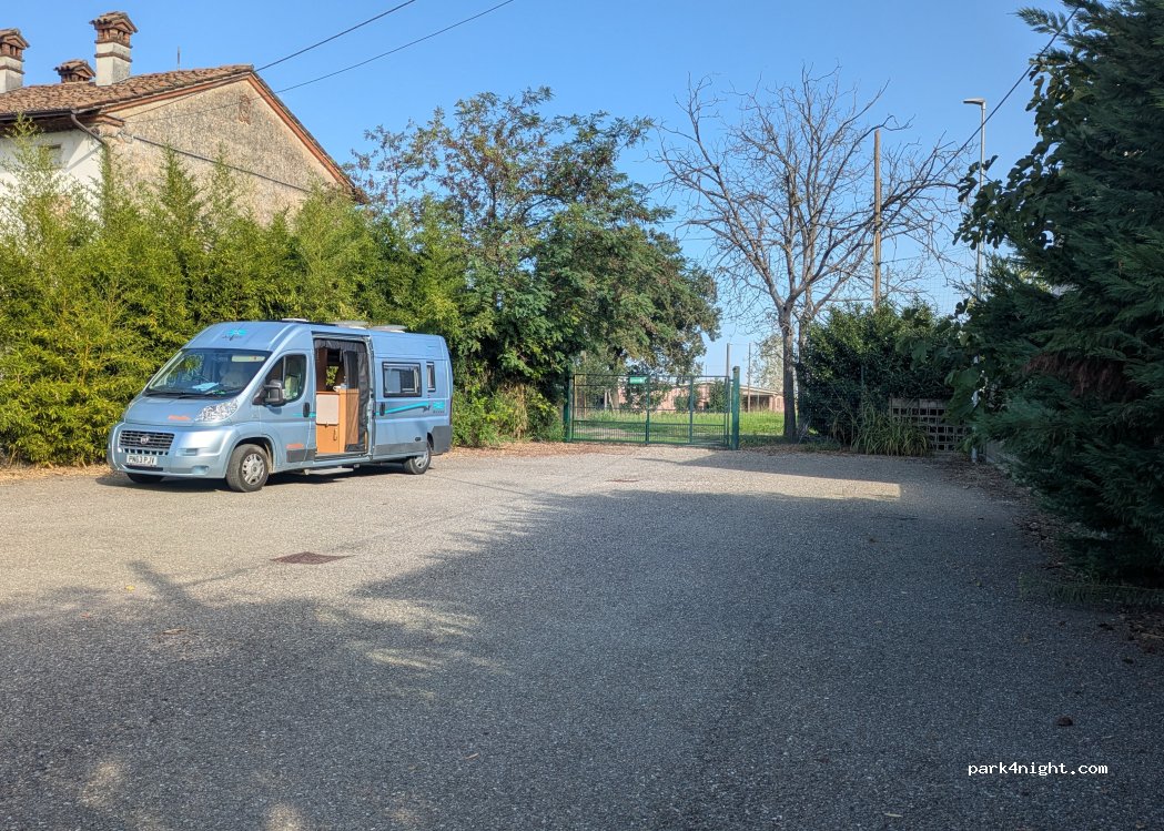 (29010) Villanova sull'Arda - Via Stradelli a Sera — foto