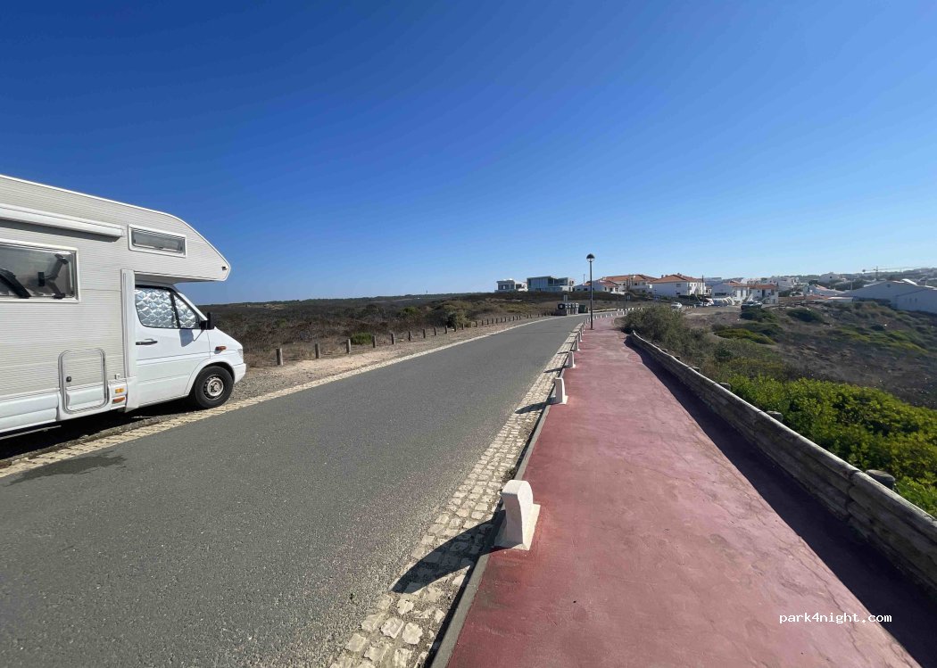 (8670-111) Aljezur - — foto