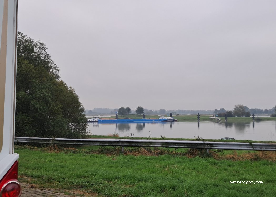 (4051BV) Neder-Betuwe - Waalbandijk — foto