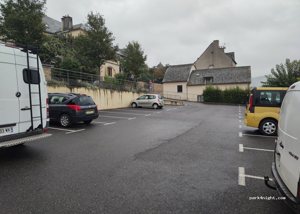 (12500) Saint-Côme-d'Olt - Avenue de Saint-Geniez d'Olt — foto