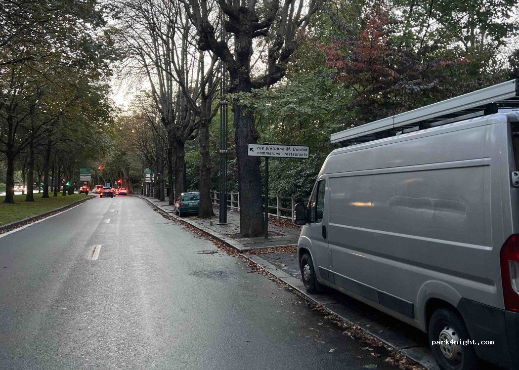 (92300) Levallois-Perret - Quai Charles Pasqua — foto