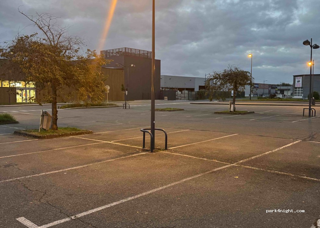 (69220) Belleville - Place Georges Dutrève — foto