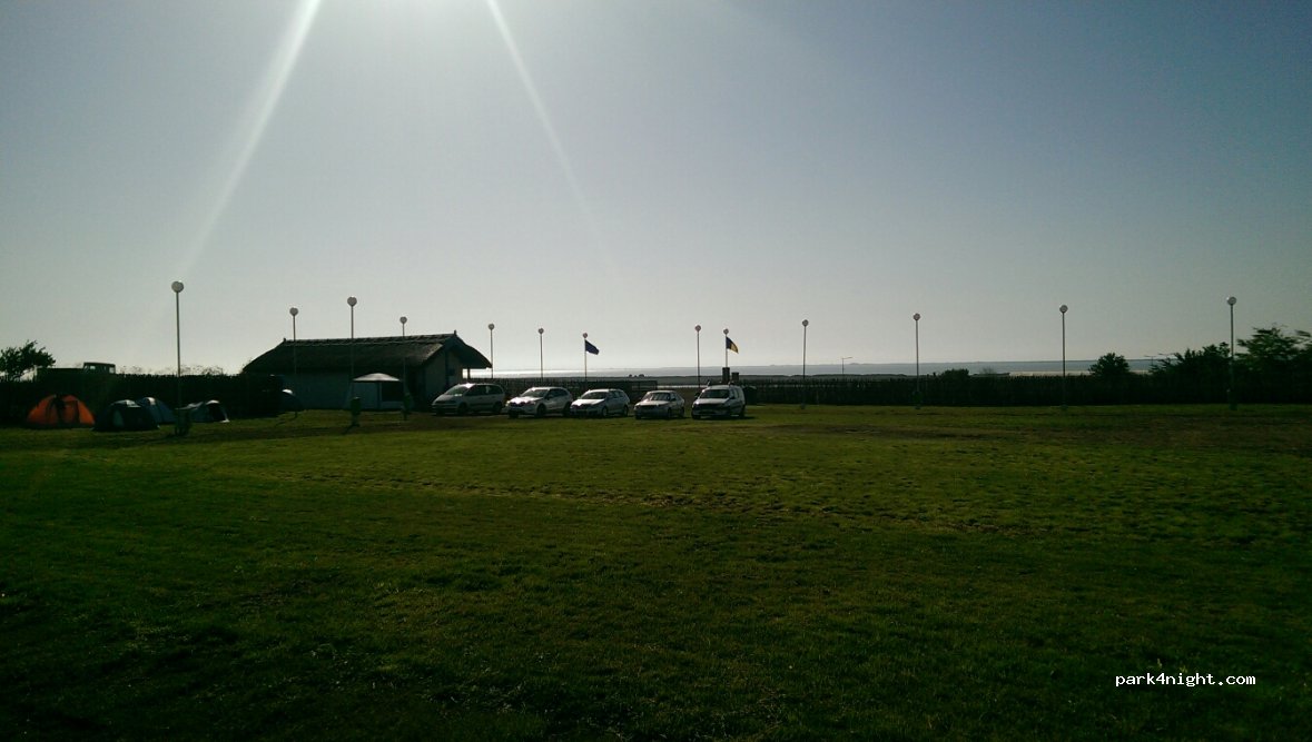 Zonă de campare şi Parking rulote — foto 2