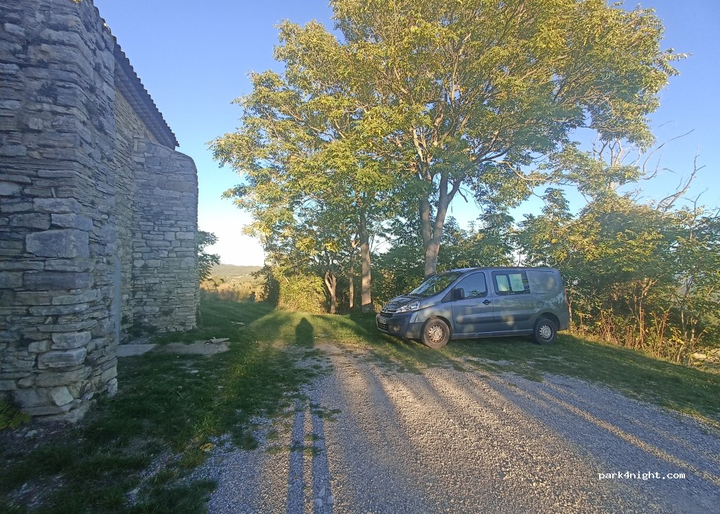 (04110) Montfuron - Avenue Saint-Elzéar — foto