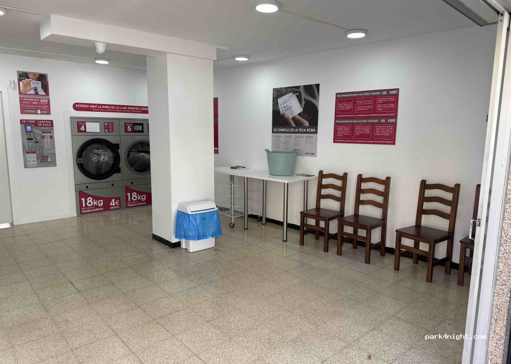 (17820) Banyoles - Carrer del Doctor Josep Maria Coromines i Planelles — foto 3