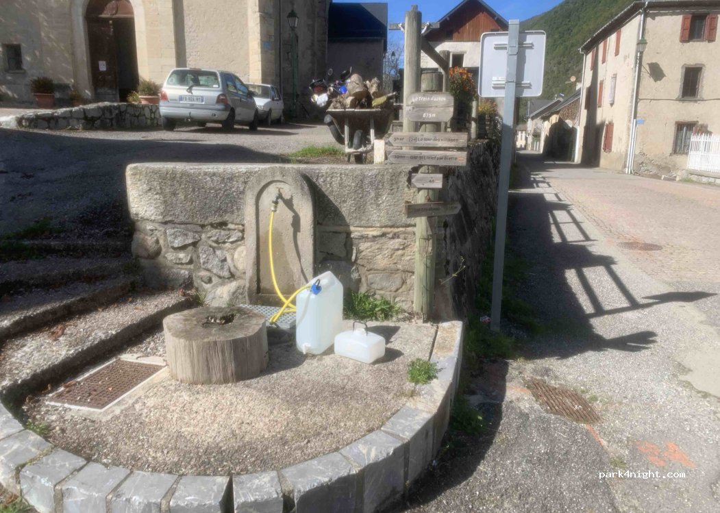 (09140) Ustou - Place de l'Église — foto