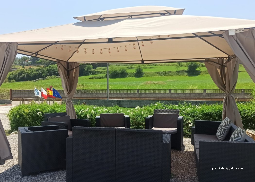 Área de Autocaravanas el Jardín de Cóbreces — foto 5
