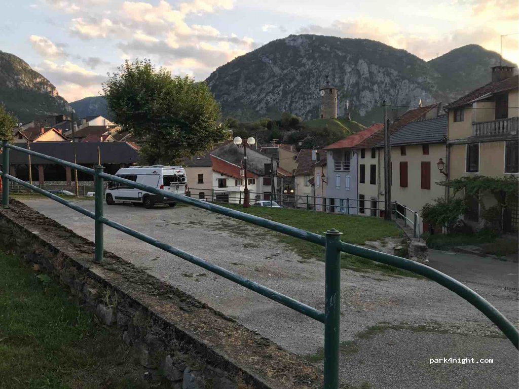 (09400) Tarascon-sur-Ariège - 5 Esplanade de la Libération — foto 3