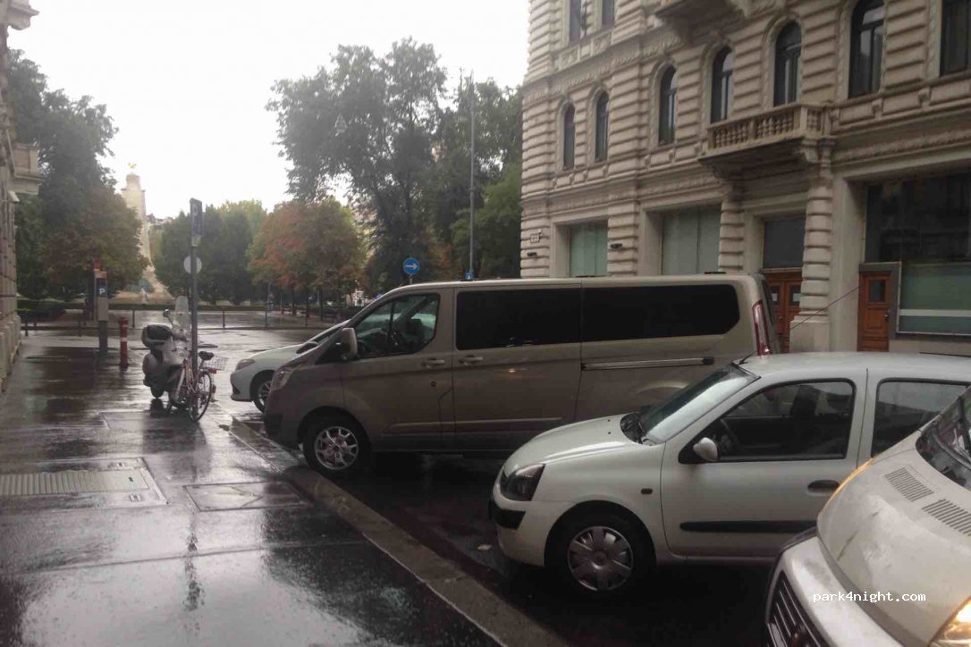 (1054) Budapest - 3 Honvéd utca — foto