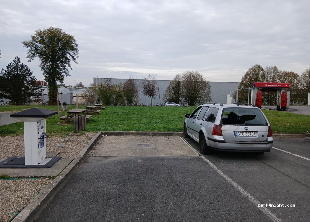 (24190) Neuvic - Avenue de Bordeaux — foto 3