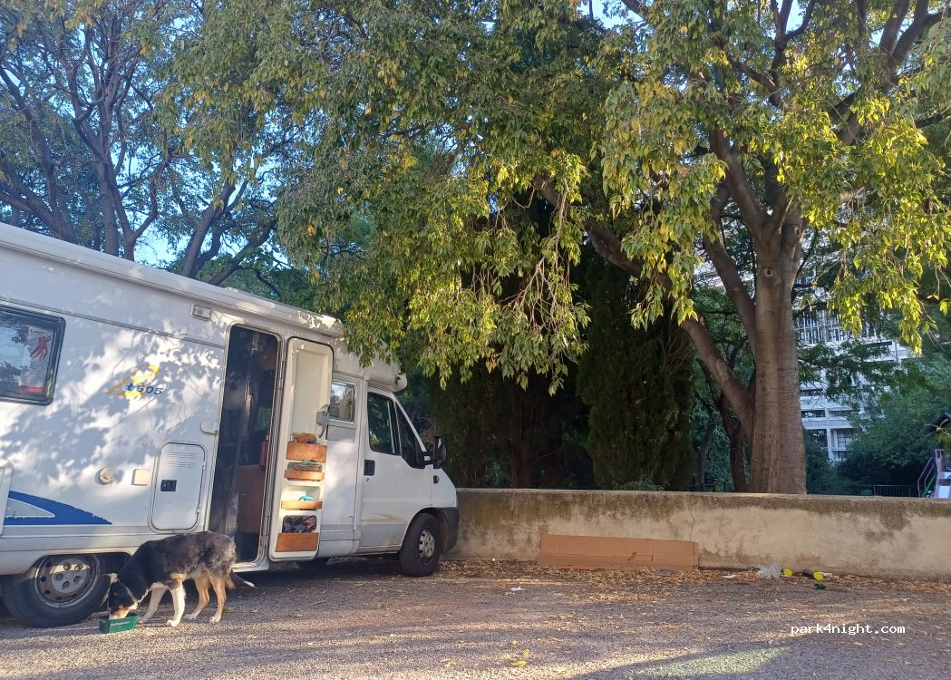 (13008) Marseille - Rue Georges Moreau — foto 2