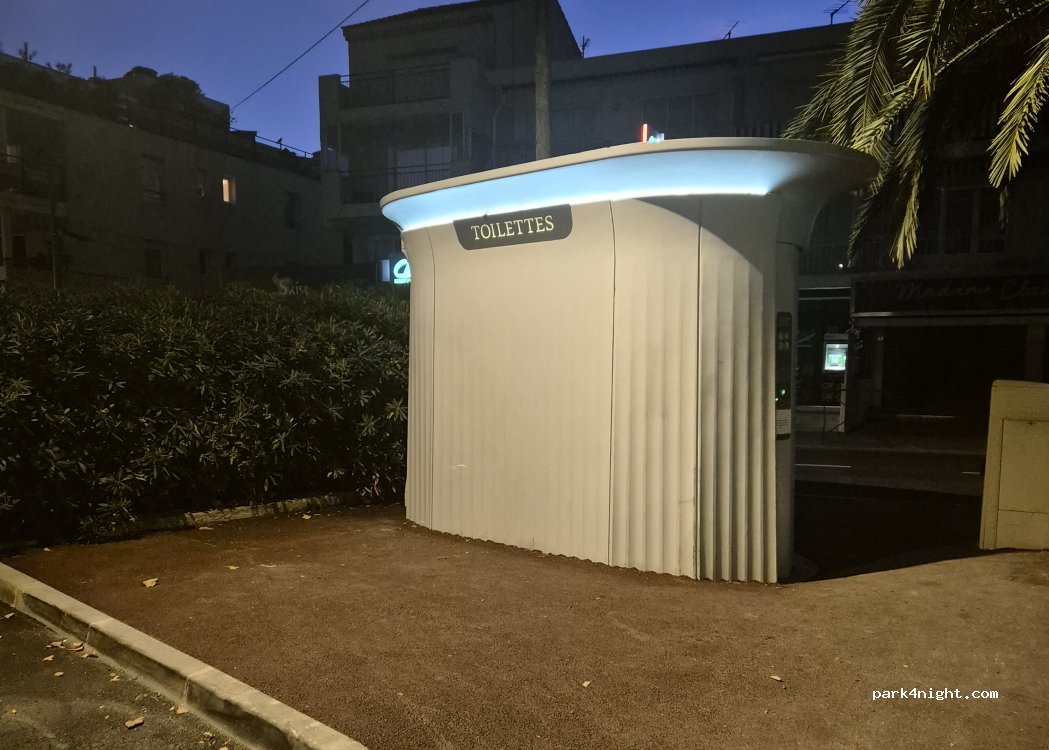() Fréjus - Place de la Poste — foto 3