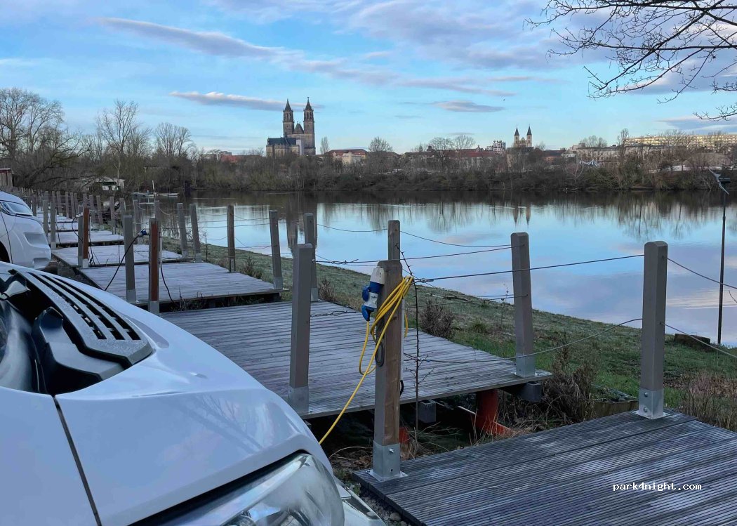 Wohnmobilstellplatz am Winterhafen Magdeburg — foto 4