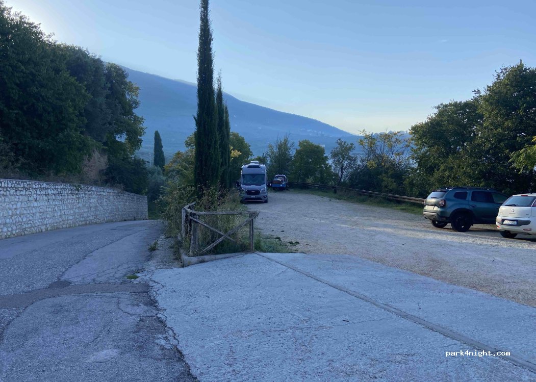 (06039) Trevi - Via Piaggia Nuova — foto 3