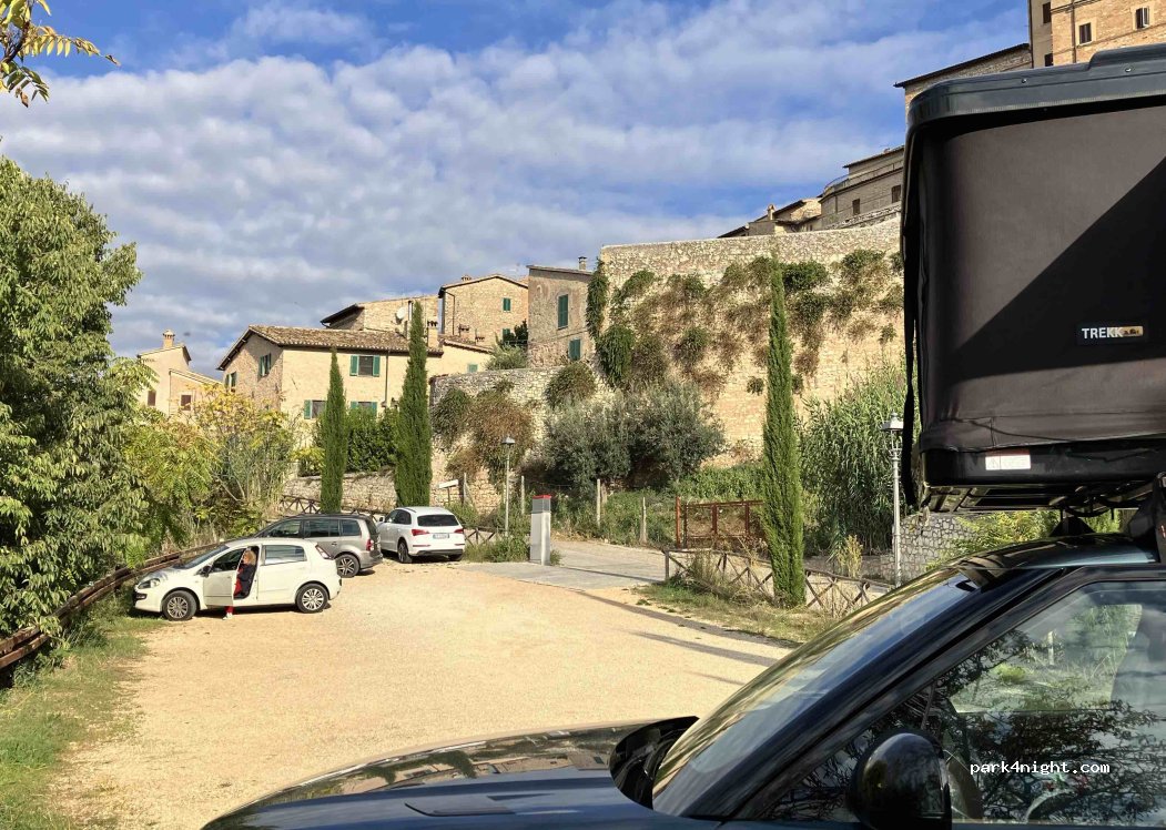 (06039) Trevi - Via Piaggia Nuova — foto 4