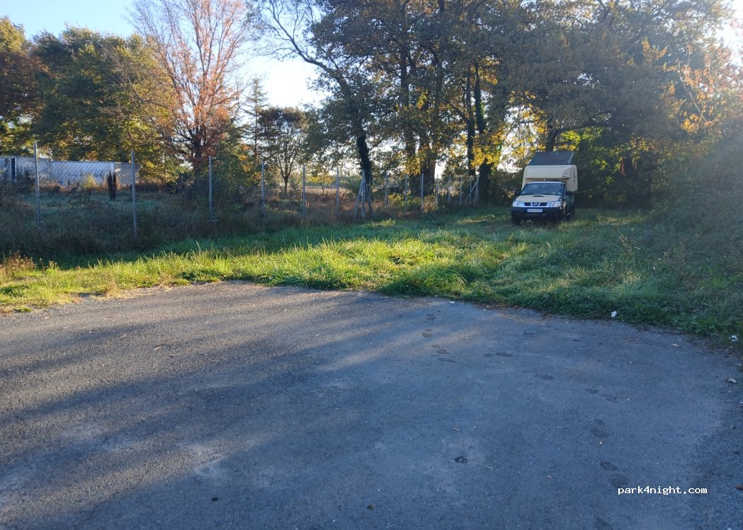 (33660) Saint-Seurin-sur-l'Isle - Rue Jean Mermoz — foto 2