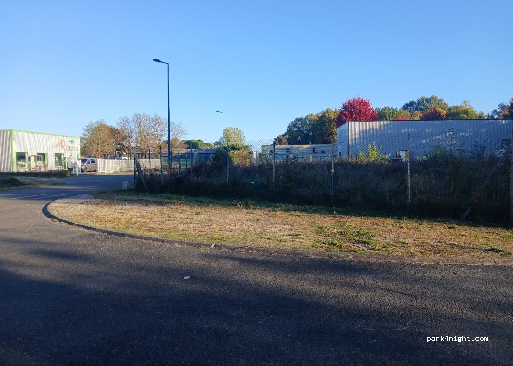 (33660) Saint-Seurin-sur-l'Isle - Rue Jean Mermoz — foto 3