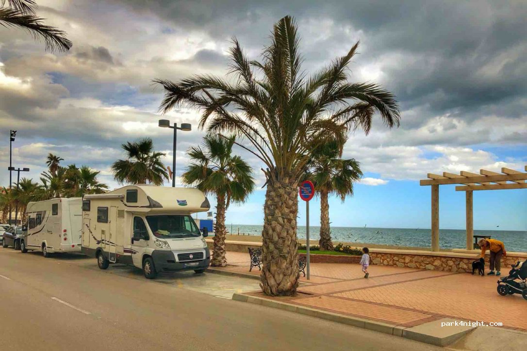 (29640) Fuengirola - 154 Paseo Marítimo Rey de España — foto