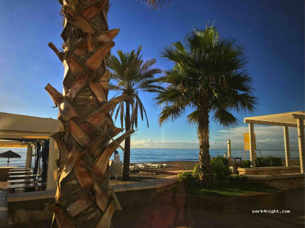 (29640) Fuengirola - 154 Paseo Marítimo Rey de España — foto 2