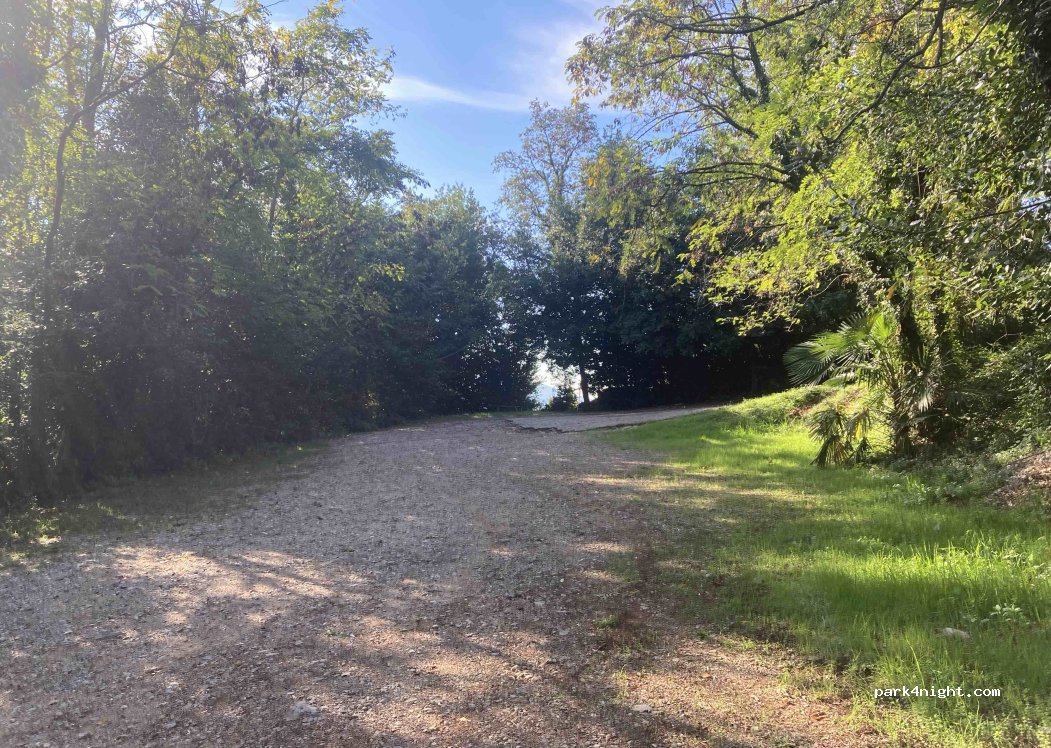 (51415) Medveja - Unnamed Road — foto