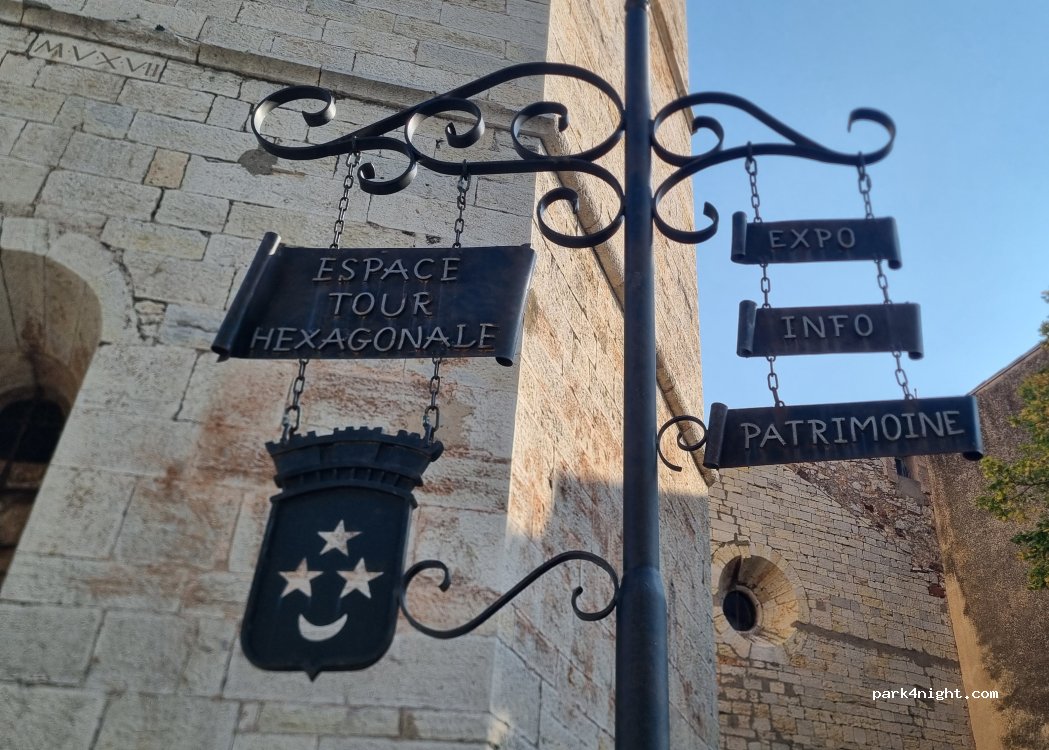 (83340) Le Luc - Place Louis Pasteur — foto